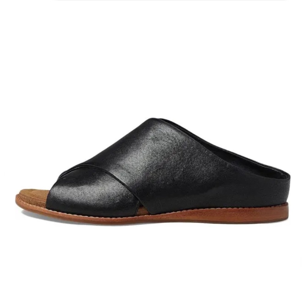 NWT- SOFFT ‘Bolina’ Leather Sandal
